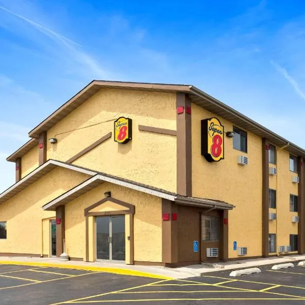 Super 8 by Wyndham Cedar Rapids, hotel in Mount Vernon