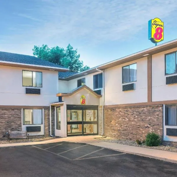 Super 8 by Wyndham Tilton/Lake Winnipesaukee, hótel í Tilton