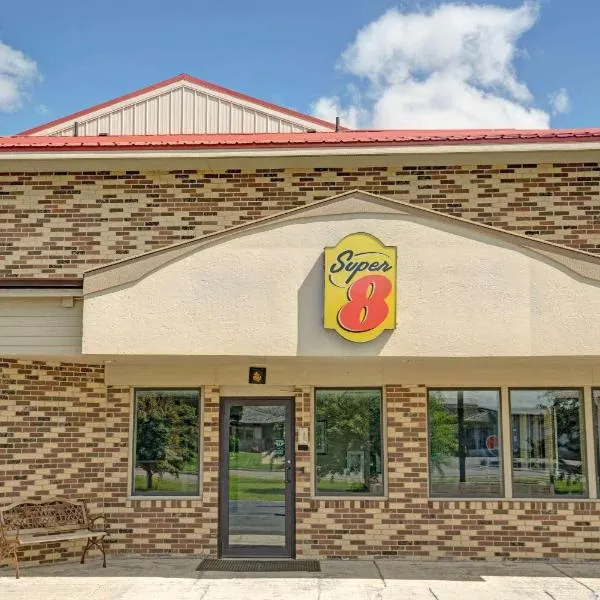 Super 8 by Wyndham Melrose, מלון בMelrose