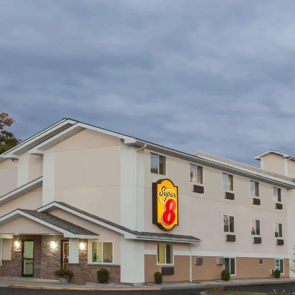 Super 8 by Wyndham Latham - Albany Airport, hotel in Latham