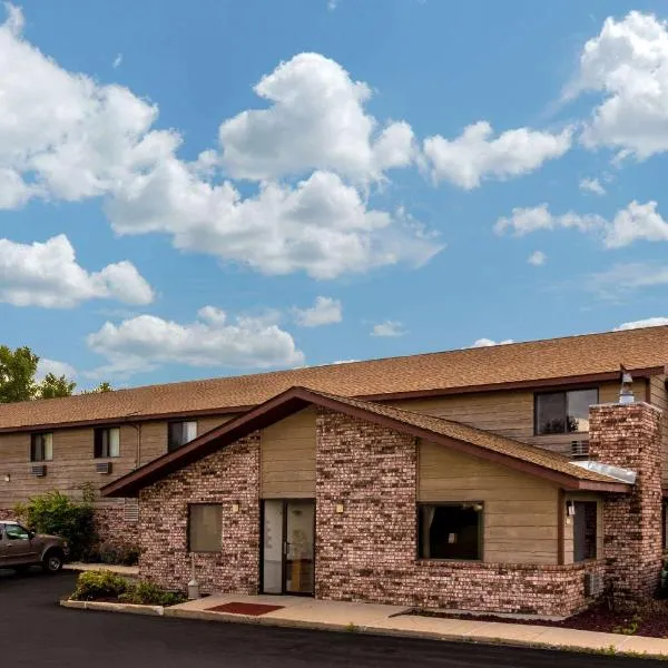 Super 8 by Wyndham Hartford WI, viešbutis mieste West Bend