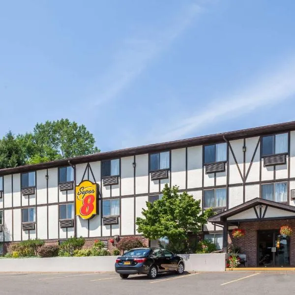 Super 8 by Wyndham Norwich, hotel in Sherburne