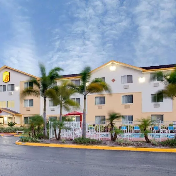 Super 8 by Wyndham Clearwater/St. Petersburg Airport, hotel in Clearwater