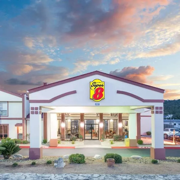 Super 8 by Wyndham Kerrville TX, hotel v destinaci Kerrville