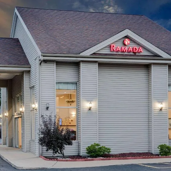 Ramada by Wyndham Cleveland Airport West, hotel in Fairview Park