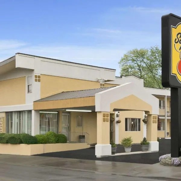 Super 8 by Wyndham Belleville St. Louis Area, hotell i Belleville