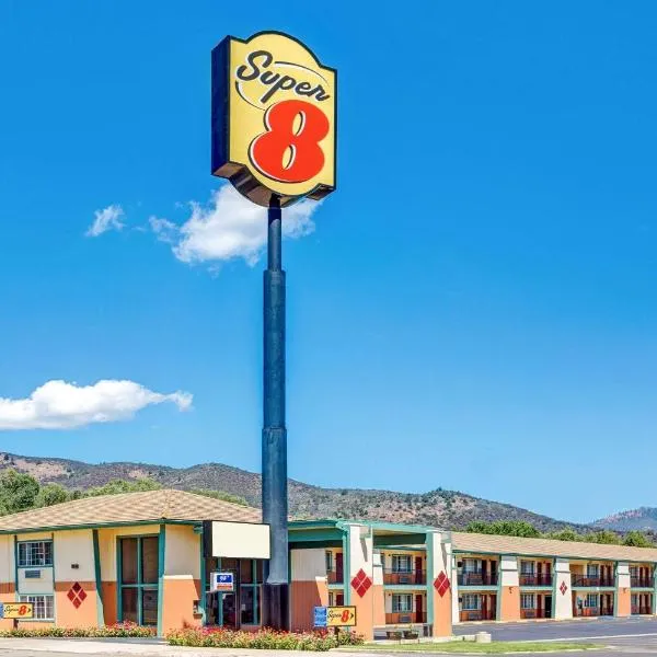 Super 8 by Wyndham Yreka, hotel di Hornbrook