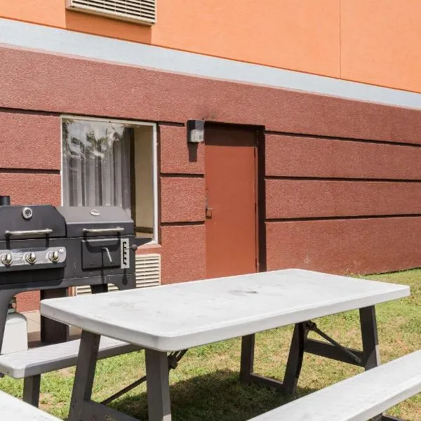 Super 8 by Wyndham Mars/Cranberry/Pittsburgh Area, hotel in Cranberry Township