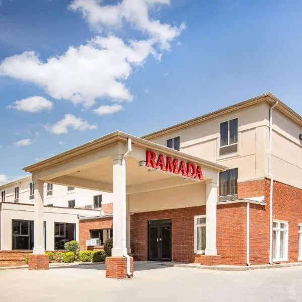 Ramada by Wyndham Alpharetta Atlanta North، فندق في ألفاريتا