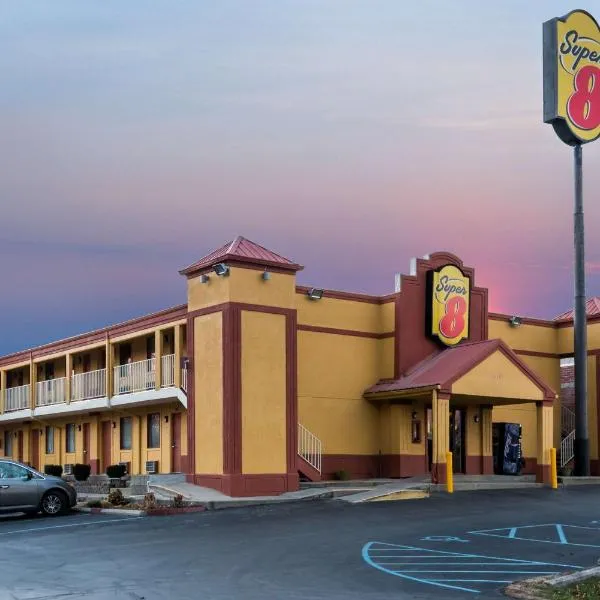 Super 8 by Wyndham Indianapolis-Southport Rd, khách sạn ở Indianapolis