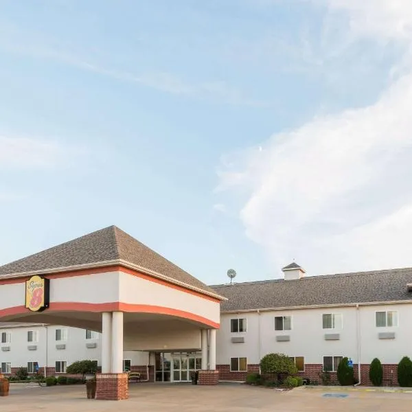 Super 8 by Wyndham Salina: Lindsborg şehrinde bir otel