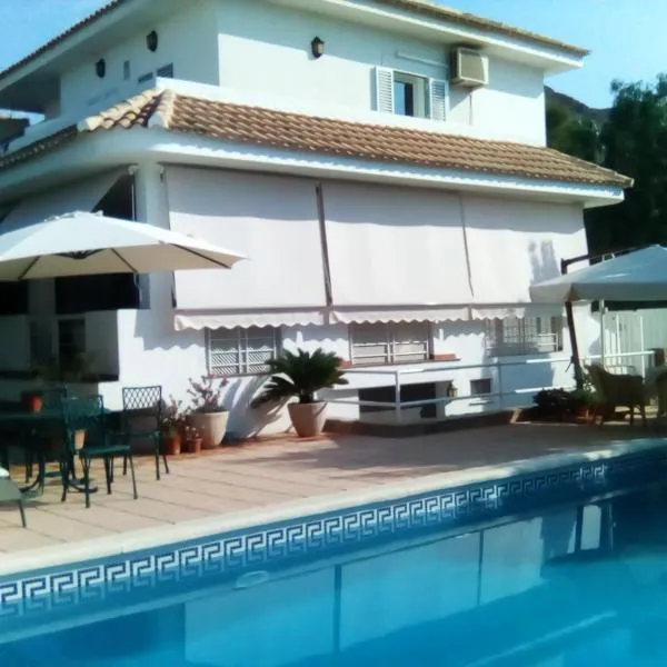 Chalet con dos apartamentos, hotel a La Azohía