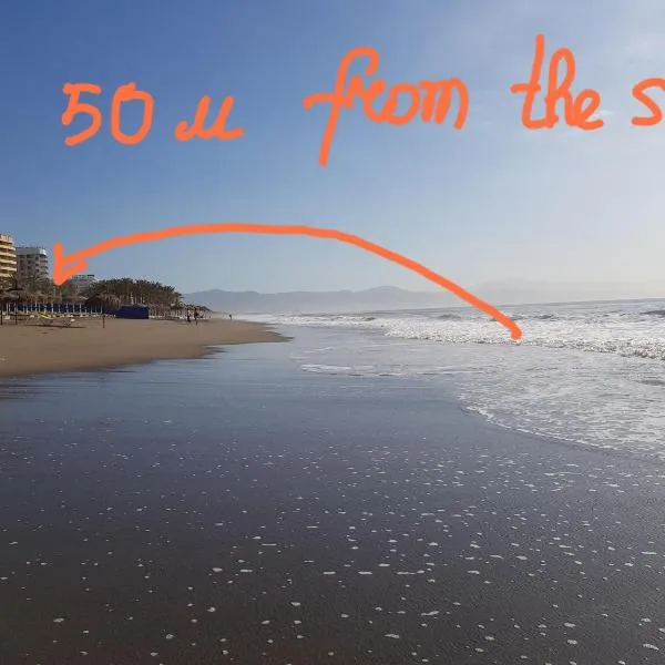 Lujoso duplex en la playa con vistas al mar, hotel en Torremolinos