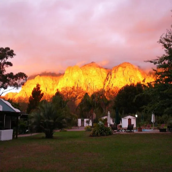 Orange-Ville Lodge & Guesthouse, hotel i Groot Drakenstein