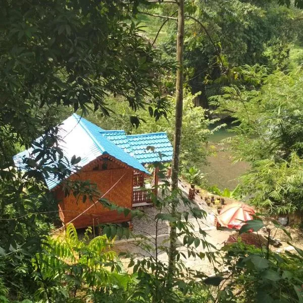 Namo Samsah Jungle Paradise - Riverside Nature Bungalow, hotel v destinaci Bukit Lawang