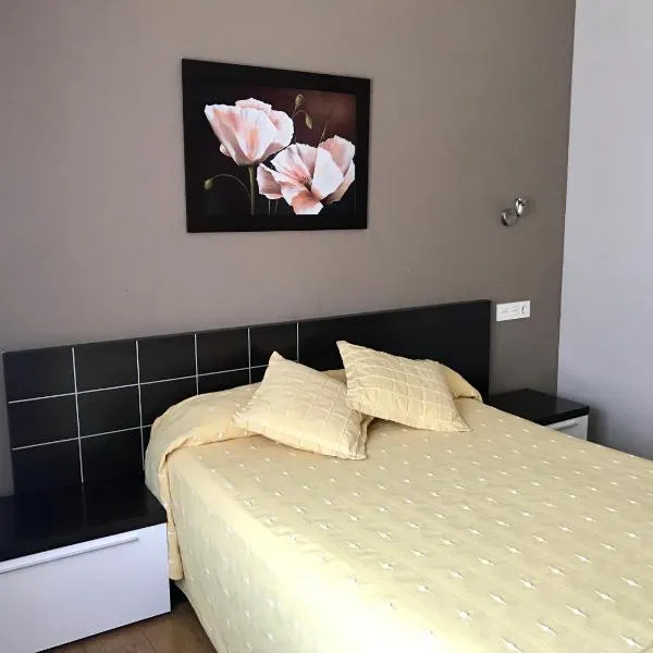 Hostal Puerta La Villa, hotel in Tordesillas