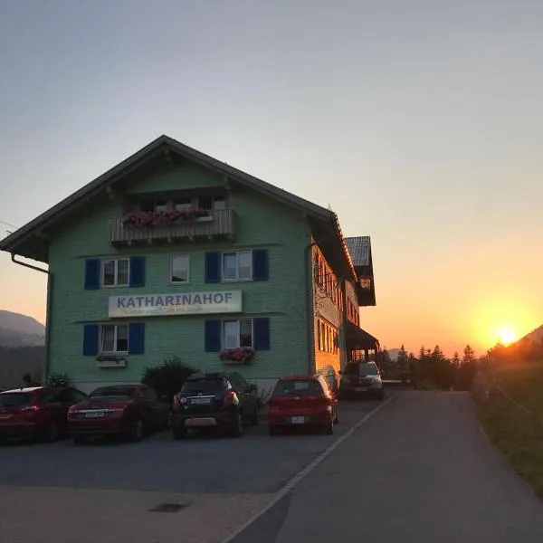 Katharinahof Ferienpension, hotel di Sibratsgfäll