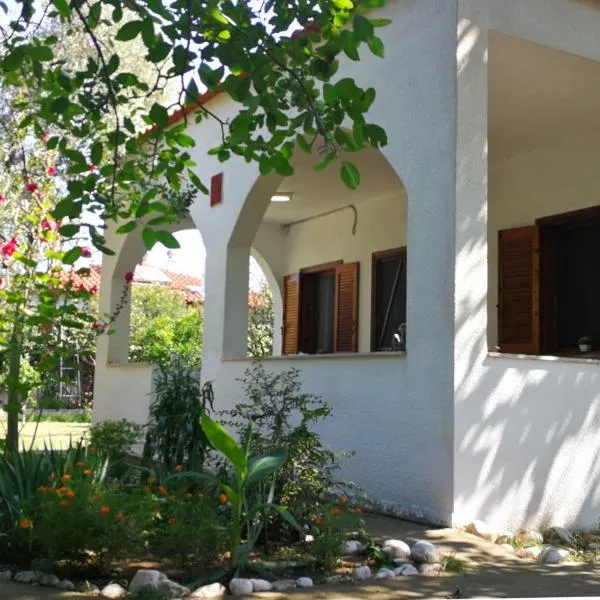 Garden Bungalow Valentina, hotel in Stavros