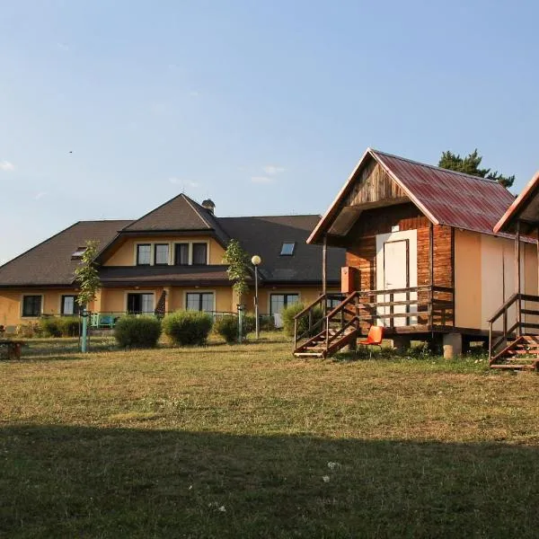 Camping v Ráji - Palda, hotel u gradu 'Rovensko pod Troskami'
