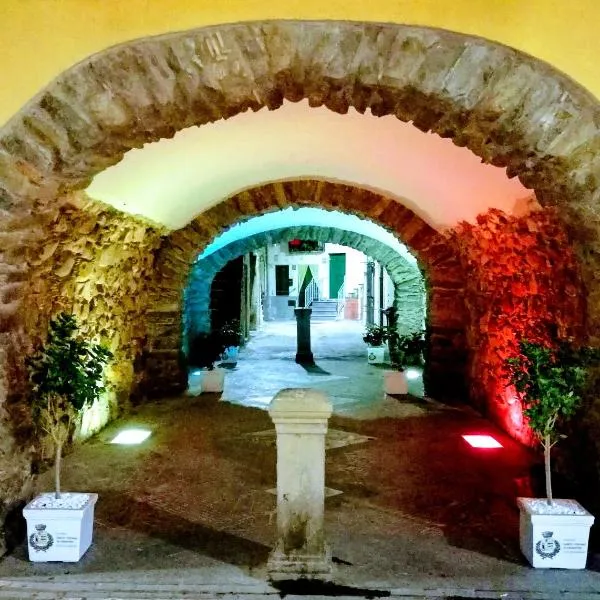 Sotto L'Arco, hotel u gradu Santo Stefano di Kamastra