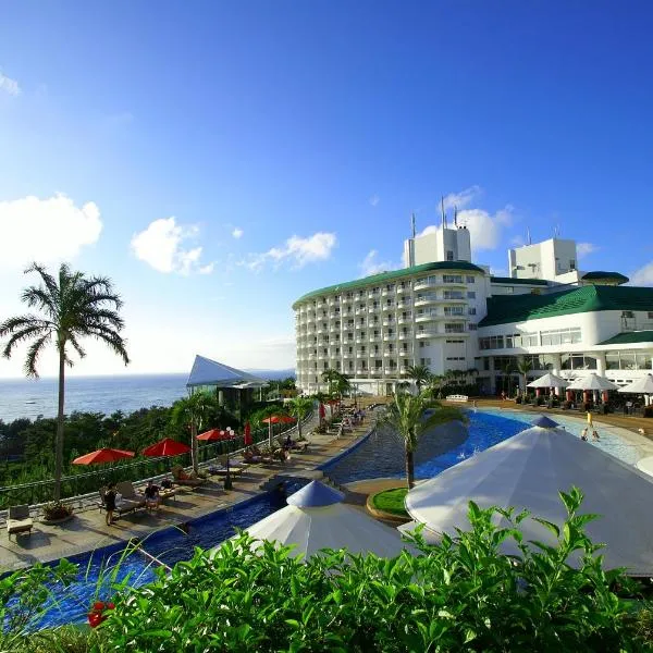 Okinawa Kariyushi Beach Resort Ocean Spa: Onna şehrinde bir otel