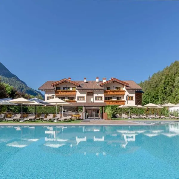 Hotel La Maison Wellness & Spa, hotel en Alleghe