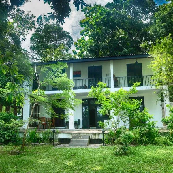 Villa by the Lake Bolgoda, Moratuwa-Colombo, готель у місті Моратува