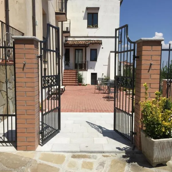 B&B Casa Miraglia، فندق في Senise