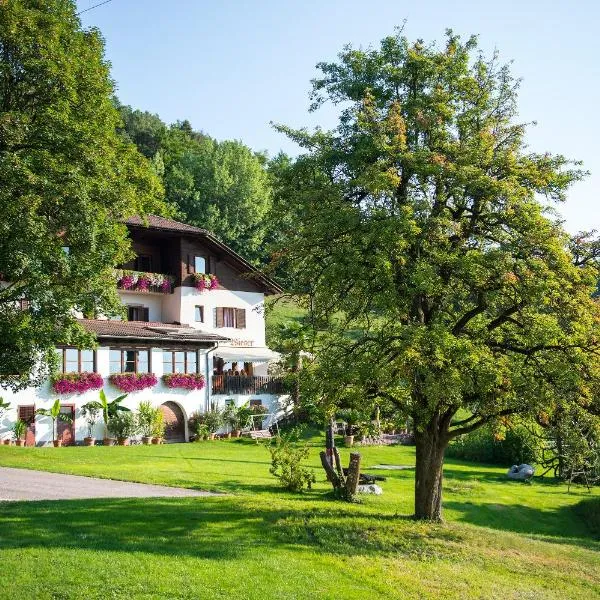 Gasthof Wieser, hotel v destinaci Appiano sulla Strada del Vino
