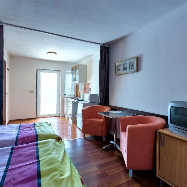 Apartmánový dom RED, hotel Bellegszencsén