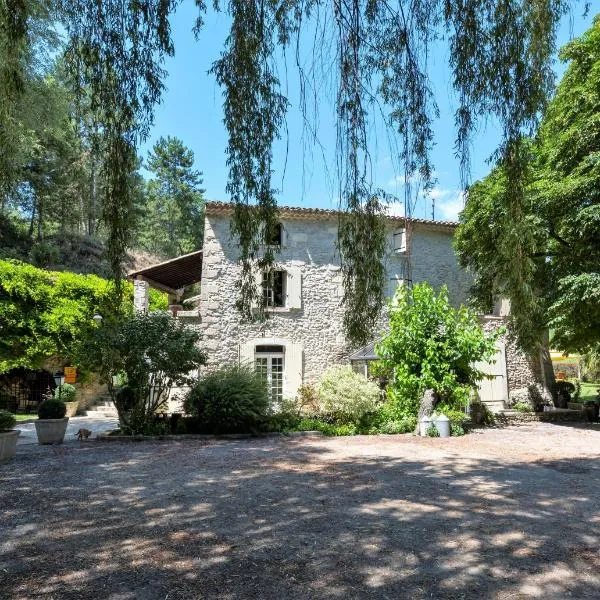 La Campagne St Lazare - Restaurant Chambres d'Hôtes Piscine & SPA, hotel a Forcalquier