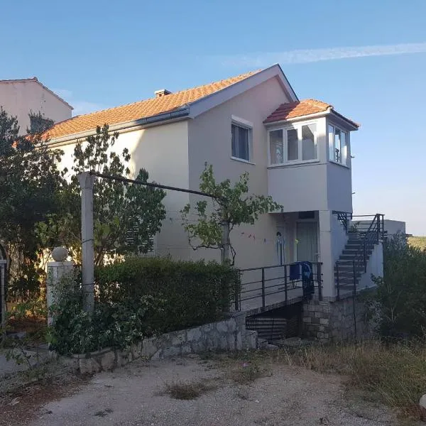 Apartments Maria, hotel in Ivanica