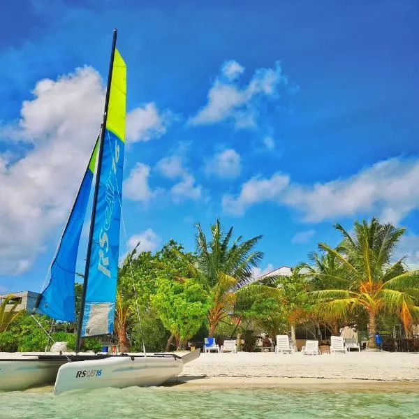 Crown Beach Hotel-Private Bikini Beach, hotel v destinaci Dhiffushi
