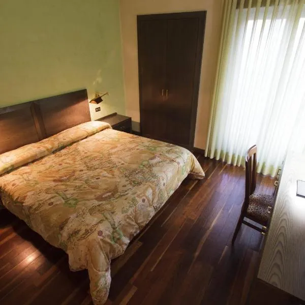Astor Hotel Vintage โรงแรมในโฟรซีโนเน