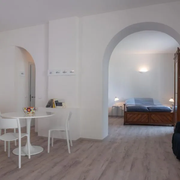 Waterfront Studio, hotel in Monte del Lago