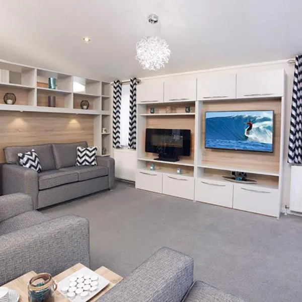 New Forest Lodges Bashley Park, hotel in New Milton