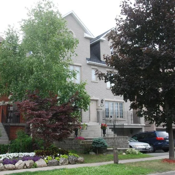 Sara's Place - Strictly Kosher Home, hôtel à Thornhill