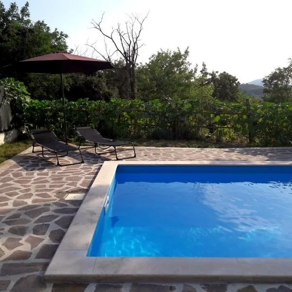 Apartment Nada with Private Pool, hotel em Oprtalj