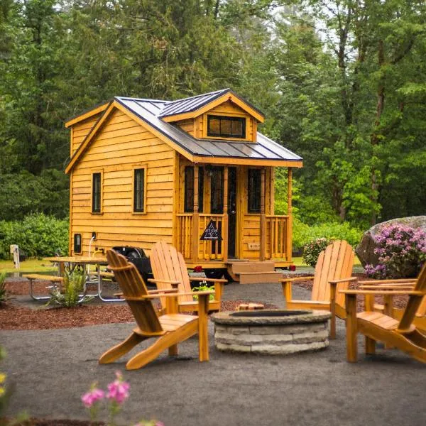 Mount Hood Village Atticus Tiny House 8, hotell i Welches