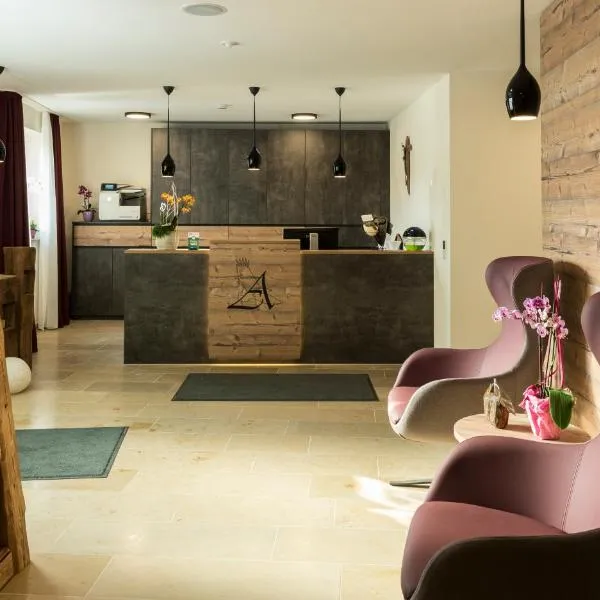Landhotel Zum Adler, hotel v destinaci Oberbechingen