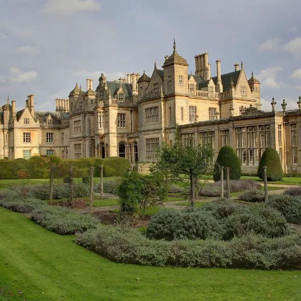 Stoke Rochford Hall, hotel in Denton