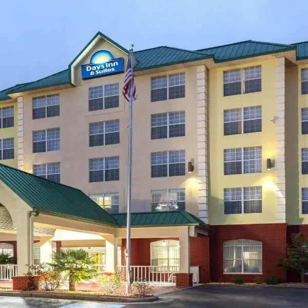 Days Inn & Suites by Wyndham Tucker/Northlake, hotel in Pine Lake