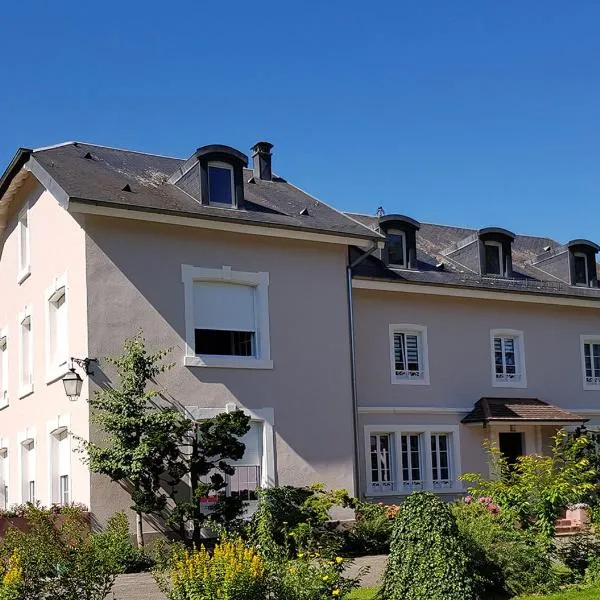 La Roseraie, hotel en Rougemont-le-Château