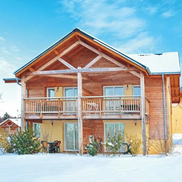 Garden & City Evian - Lugrin، فندق في لوجْرا