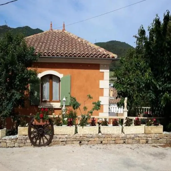 Casa das oliveiras、Sainte-Anastasie-sur-Issoleのホテル