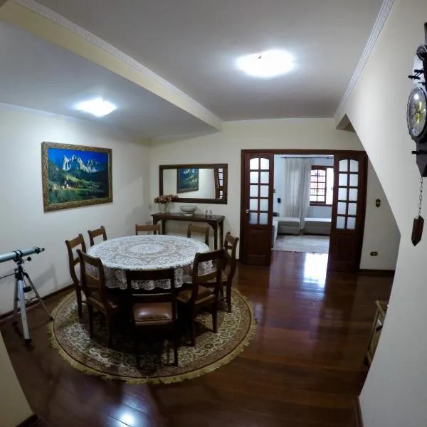 Confortável casa de madeira, ξενοδοχείο σε Poços de Caldas