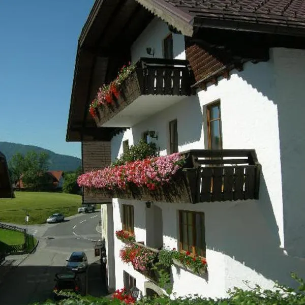 Gasthaus Kirchenwirt, hótel í Koppl