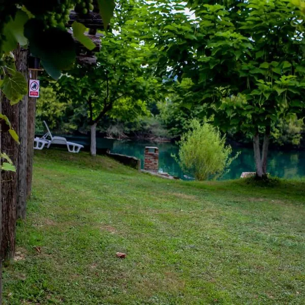 Apartments River Una 5, hotel in Velika Gata