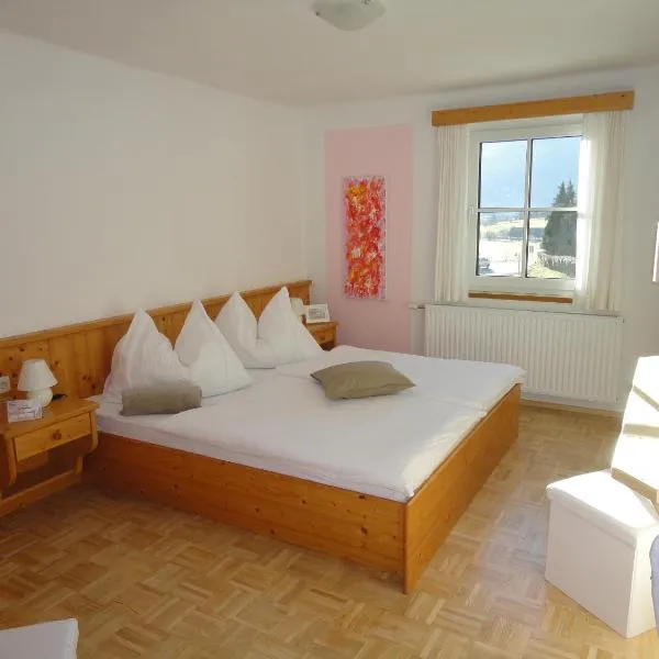 Wohlfühlpension Kreischberg by Martina, hotel di Sankt Georgen ob Murau