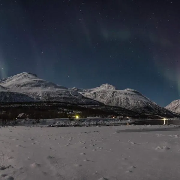 Sjursnes Fjordferie, hotel in Leirbukta